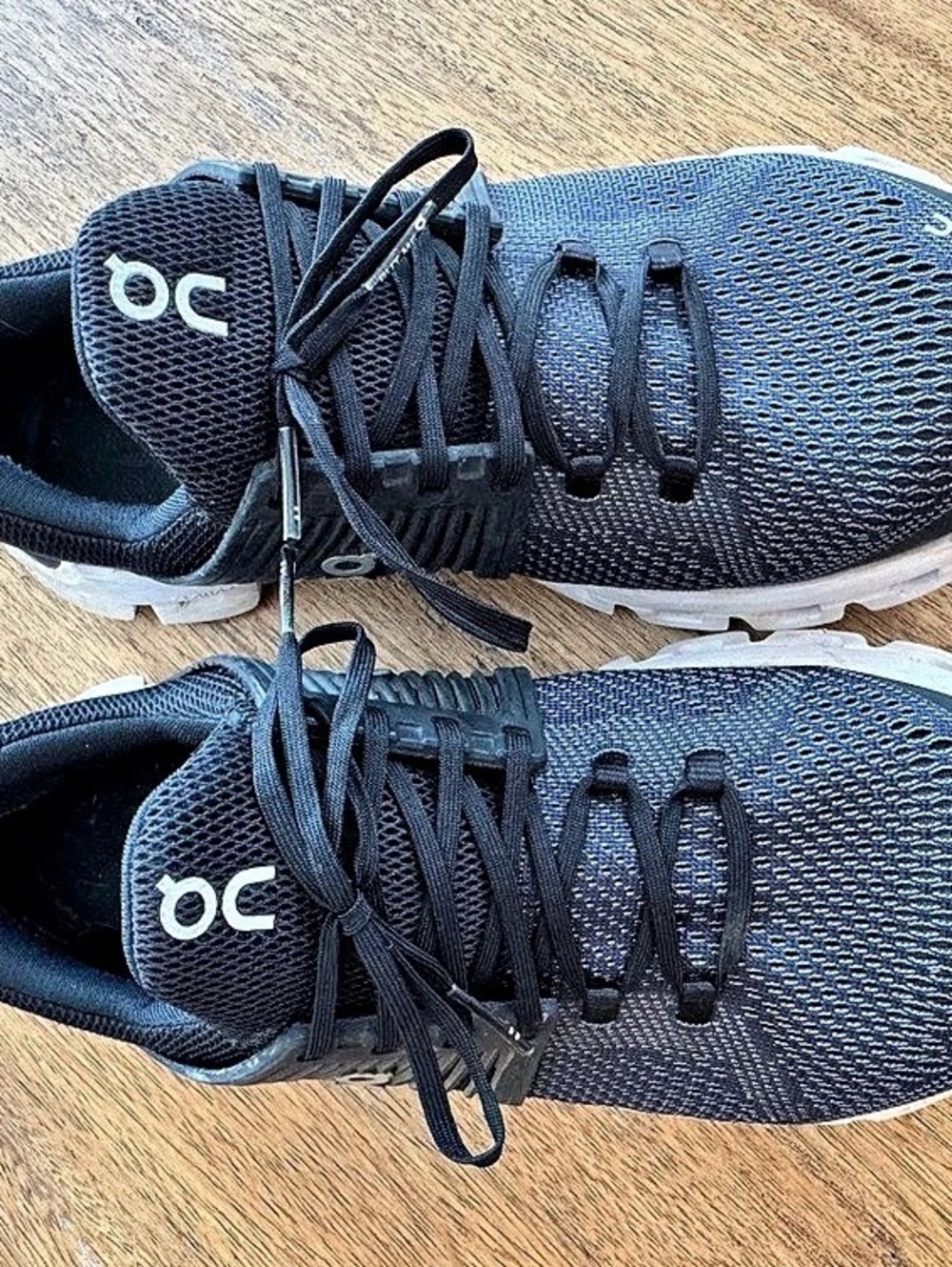 On Cloud 5 Black & White US 7.5 Athletic Shoes